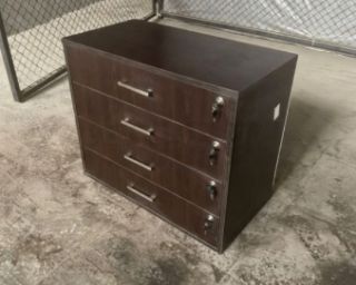 ავსტრიული ლამინატის 4-უჯრიანი კომოდი (69x42.5x81.5 სმ)