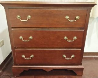 მასიური ხის კომოდი – მყარი და ტევადი (84x82x89 სმ)