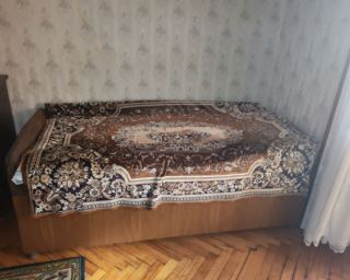 ერთადგილიანი საწოლი (ტახტი) სათავსოთი