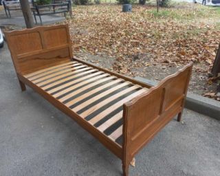 იყიდება გერმანული ხის საწოლი "ბატუტის" მექანიზმით