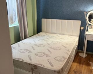 იყიდება 1.5-ადგილიანი საწოლი სათავსოთი და მატრასით