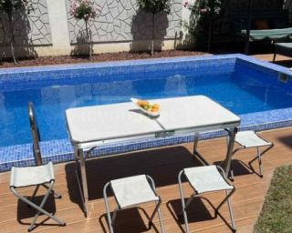 დასაკეცი მაგიდა სკამებით – იდეალურია პიკნიკისთვის და აგარაკისთვის!