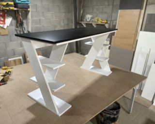 ომპიუტერის დიდი მაგიდა – ორმაგი ზედაპირით