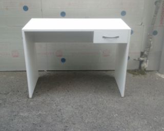 კომპიუტერის ახალი მაგიდები – საუკეთესო ფასად!