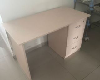 საოფისე მაგიდები საუკეთესო ფასად – სხვადასხვა ზომა და ფერი