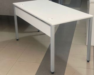 საოფისე მაგიდები მეტალის ფეხებზე – უფასო მიწოდებით!