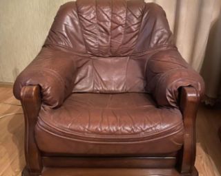 იყიდება გერმანული ნატურალური ტყავის სავარძელი