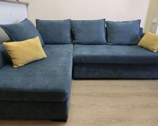 იყიდება კუთხის დივანი და პუფი – იდეალურ მდგომარეობაში