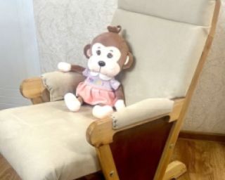 იყიდება ხელნაკეთი ხის სარწეველა სავარძელი – პრემიუმ ხარისხი