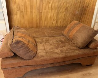 იყიდება გასაშლელი დივანი სათავსოთი – იდეალურ მდგომარეობაში