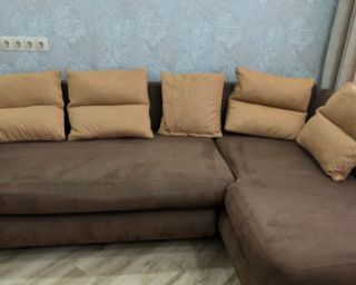 იყიდება გასაშლელი კუთხის დივანი – 2 სათავსოთი და მყარი მექანიზმით