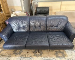 იყიდება გერმანული ნატურალური ტყავის ორეული – გასაშლელი და სათავსოთი