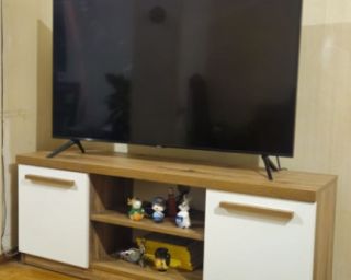 იყიდება ტელევიზორის მაგიდა – კარგ მდგომარეობაში