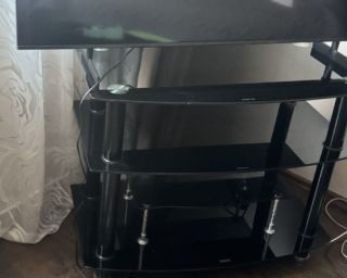 იყიდება თანამედროვე TV მაგიდა — ხარისხი და დახვეწილი სტილი