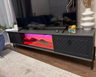 იყიდება ტელევიზორის მაგიდა — დახვეწილი დიზაინი და ხარისხი