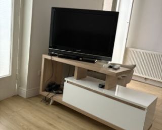 იყიდება ტელევიზორის მაგიდა – თანამედროვე დიზაინი