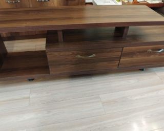 იყიდება ტელევიზორის მაგიდა — თანამედროვე და ელეგანტური