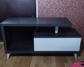 იყიდება ტელევიზორის მაგიდა Fly – დახვეწილი და მოდერნისტული