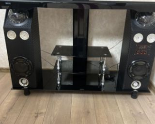 იყიდება ტელევიზორის მაგიდა — თანამედროვე დიზაინი