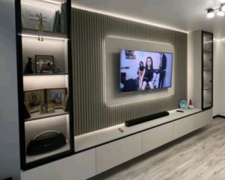იყიდება ტელევიზორის მაგიდა — დახვეწილი სტილი და ხარისხი