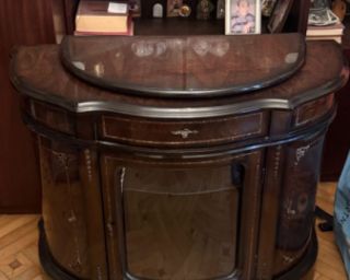 იყიდება ევროპული დიზაინის TV მაგიდა — დახვეწილი სტილი