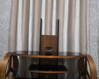 იყიდება ტელევიზორის მაგიდა — თანამედროვე და პრაქტიკული