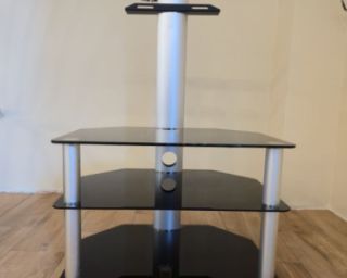 იყიდება ტელევიზორის მაგიდა — დახვეწილი სტილი და ფუნქციონალურობა