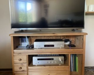 იყიდება ტელევიზორის მაგიდა — თანამედროვე დიზაინი