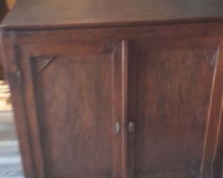 იყიდება ტელევიზორის მაგიდა — კომპაქტური და თანამედროვე