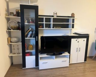 იყიდება ტელევიზორის კედელი — თანამედროვე და მრავალფუნქციური