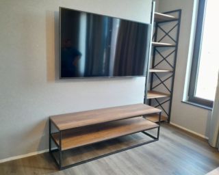 იყიდება ტელევიზორის მაგიდა — კომპაქტური და მყარი