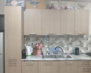 თანამედროვე სამზარეულოს კომპლექტი – ჩაშენებული ტექნიკით