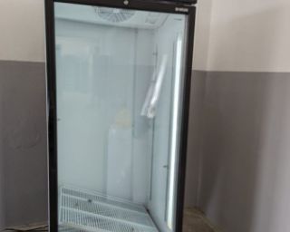 სასმელების მაცივარი 78სმ სიგანის