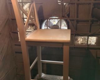 იყიდება ბარის სკამი — დახვეწილი და მყარი