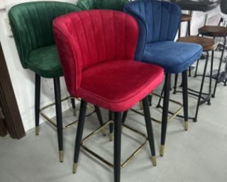 იყიდება ბარის სკამი — ელეგანტური და კომფორტული