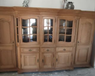 პრემიუმ კლასის ანტიკვარული მუხის ბუფეტი – ნატურალური ხე და კლასიკური დიზაინი