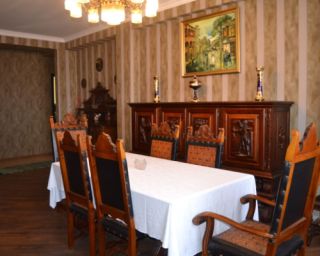 ესპანური რენესანსი – პრემიუმ კლასის ანტიკვარული მისაღები ოთახის კომპლექტი