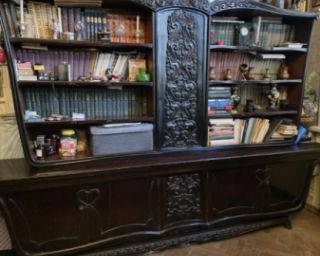 ანტიკვარული მისაღები ოთახის კომპლექტი – მასიური ხე და ხელით ნაკვეთი დეკორი