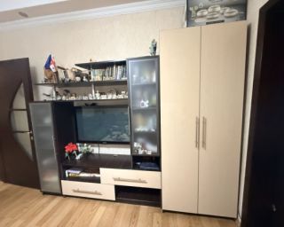 თანამედროვე მისაღები ოთახის კომპლექტი – ფუნქციური დიზაინი და დიდი სათავსოები