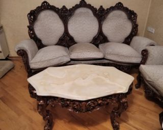 რბილი ავეჯის მდიდრული კომპლექტი – დივანი და ოთხი სავარძელი