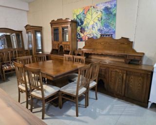 მისაღები ოთახის ავეჯის ფართო არჩევანი - კლასიკური და რუმინული კომპლექტები