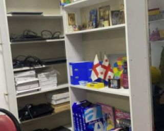 მისაღები ოთახის ავეჯის ფართო არჩევანი - კლასიკური და რუმინული მოდელები