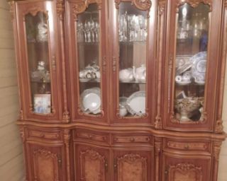 მისაღები ოთახის ავეჯის დიდი არჩევანი - კლასიკური, რუმინული და ვინტაჟური მოდელები