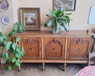 მისაღები ოთახის ავეჯის ფართო არჩევანი - კლასიკური და რუმინული კომპლექტები