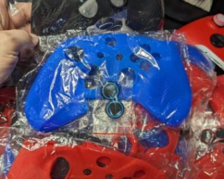 XBOX ONE/S სილიკონის სკინი + სტიკების დამცავი