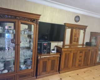 მისაღები ოთახის მასიური ხის კომპლექტი – კლასიკური დიზაინი და უმაღლესი ხარისხი