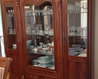 მისაღები ოთახის ავეჯის კომპლექტი - ტელევიზორის მაგიდა და ვიტრინები