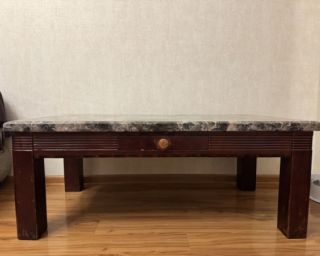 მისაღები ოთახის ჟურნალების მაგიდა – კლასიკური დიზაინი და ხარისხი