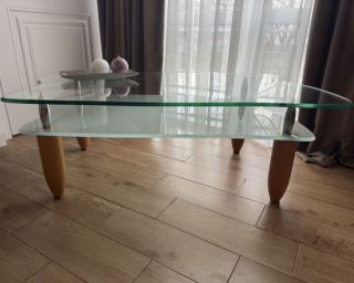 მისაღები ოთახის ჟურნალების მაგიდა – კლასიკური და დახვეწილი დიზაინი