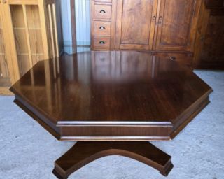 ჟურნალის მაგიდა – ჰოლანდიიდან ჩამოტანილი ხის მაგიდა, ელეგანტური და გამძლე დიზაინი